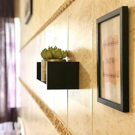 Modern Near Metro Pecherska 5* كييف