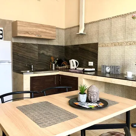 Modern Near Metro Pecherska 5* كييف