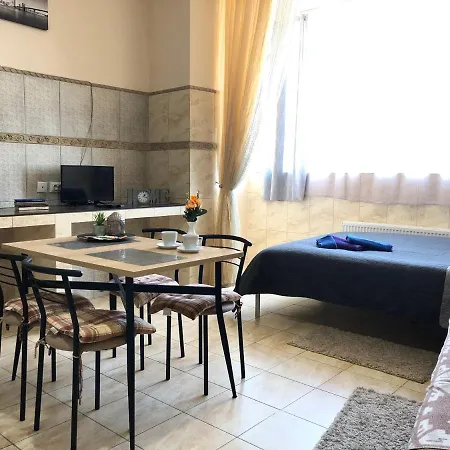 Modern Near Metro Pecherska 5* كييف