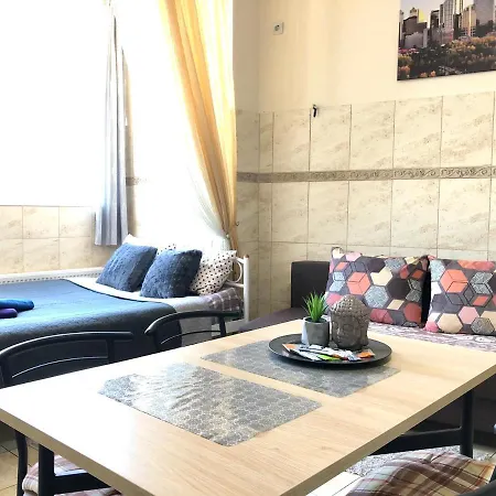 Modern Near Metro Pecherska شقة فندقية 5*
